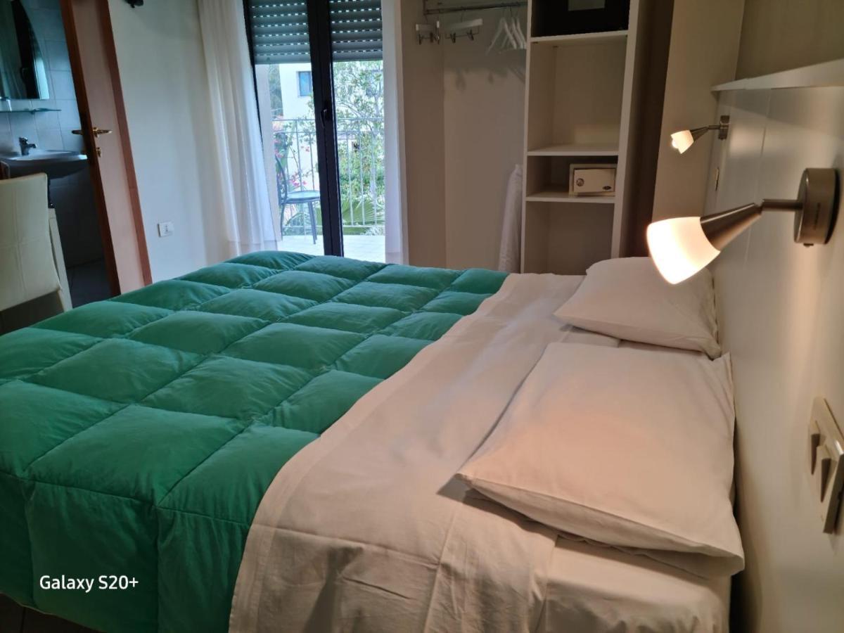 Hotel Lido 瓦斯托 外观 照片
