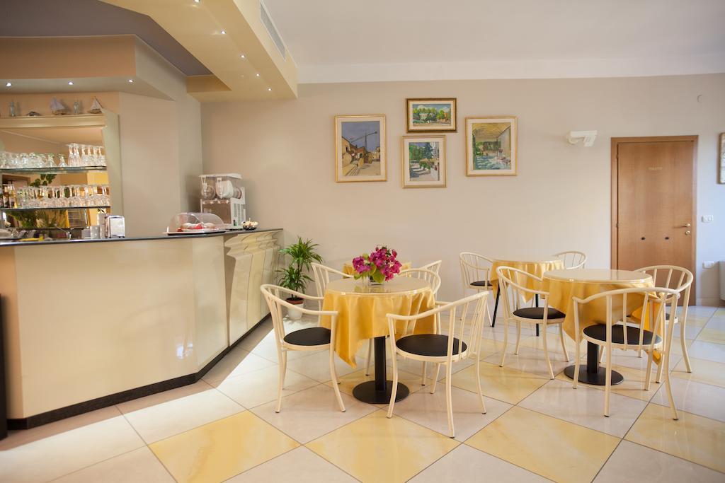 Hotel Lido 瓦斯托 外观 照片