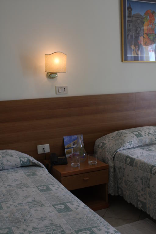 Hotel Lido 瓦斯托 客房 照片