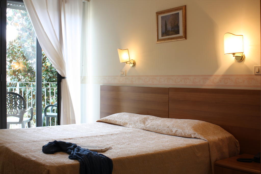 Hotel Lido 瓦斯托 外观 照片